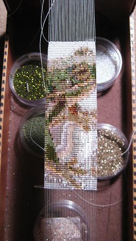 Looming progress of 'frog' cuff