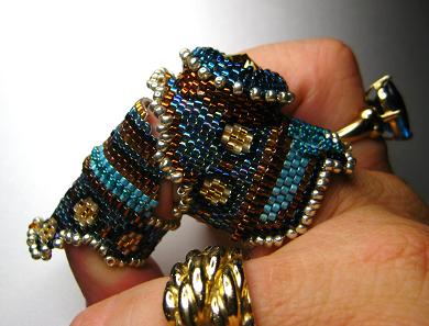 Side view to show ease of bending while wearing